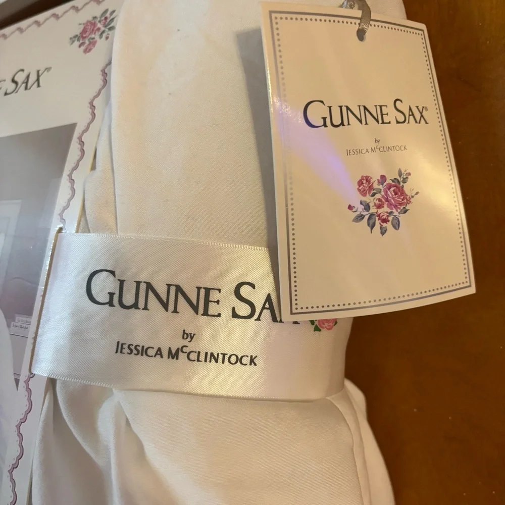 New Gunne Sax Quilt Blanket Full/ Queen. White
